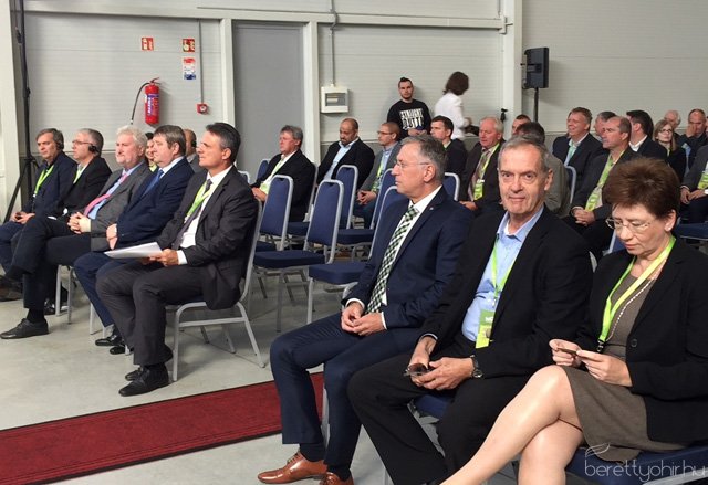 Tama raktárcsarnok átadó ünnepség 07